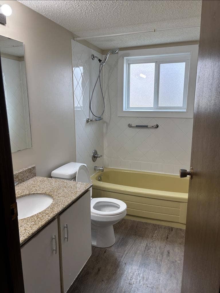 Bachelor Suite/ Studio