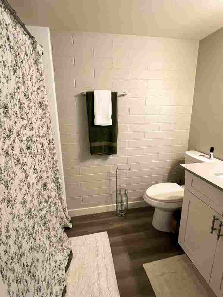 URGENT ROOMMATE MOVE IN