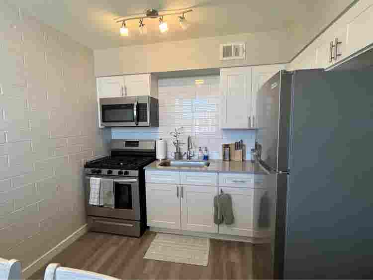 URGENT ROOMMATE MOVE IN