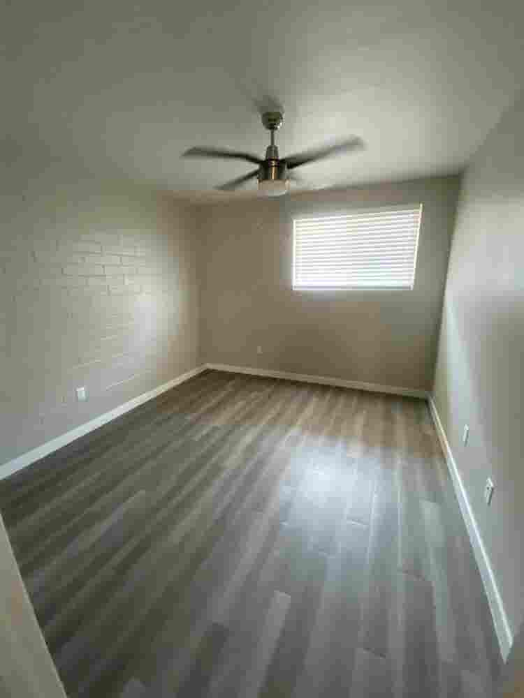 URGENT ROOMMATE MOVE IN