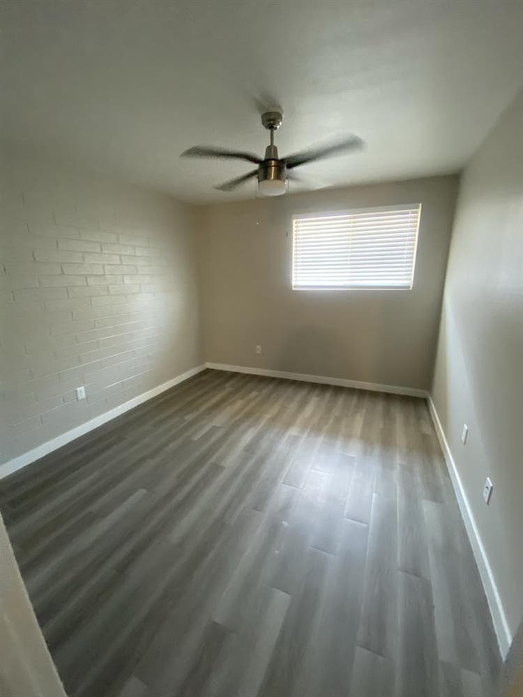 URGENT ROOMMATE MOVE IN
