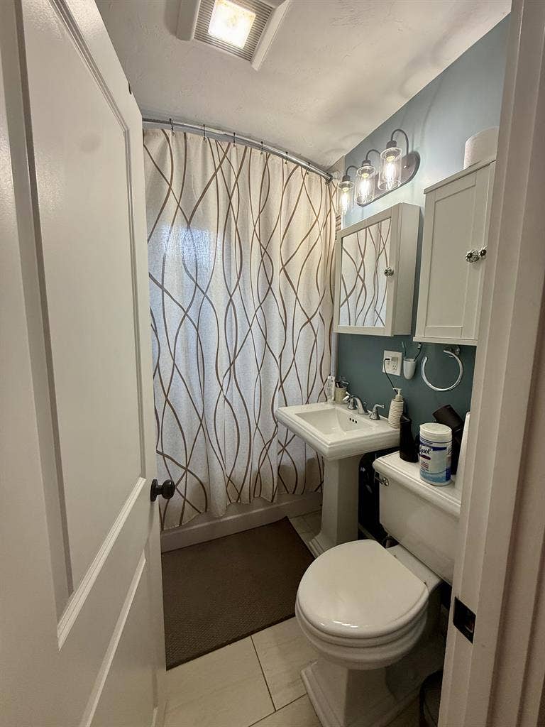 Spacious Room w/ Utilities – $1400