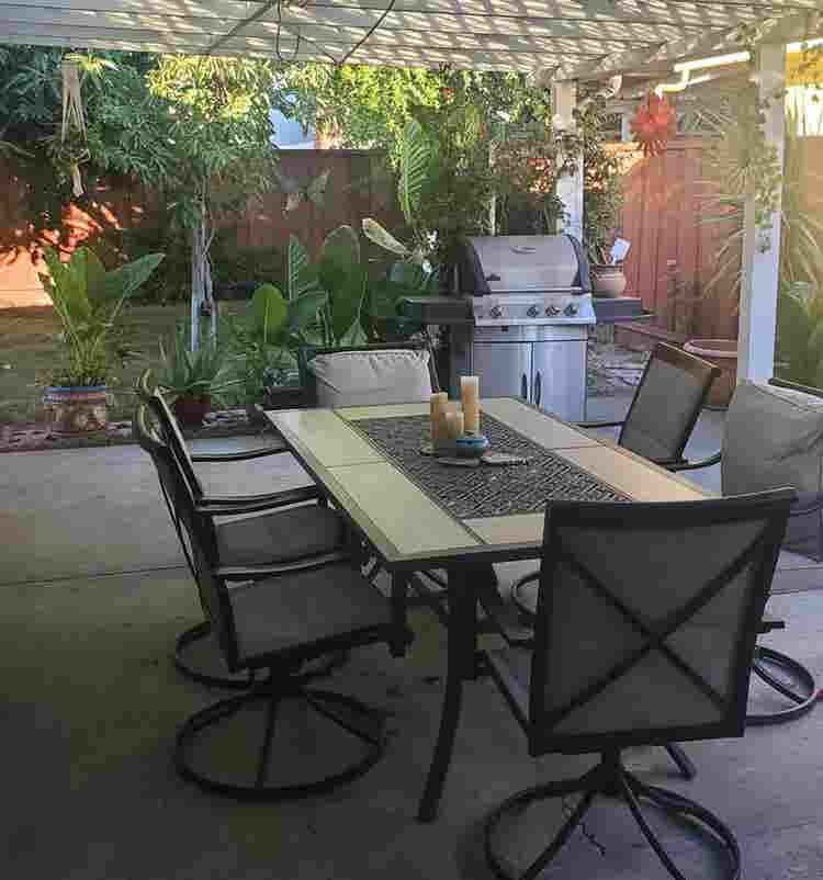Room for Rent – Tully & Lucretia