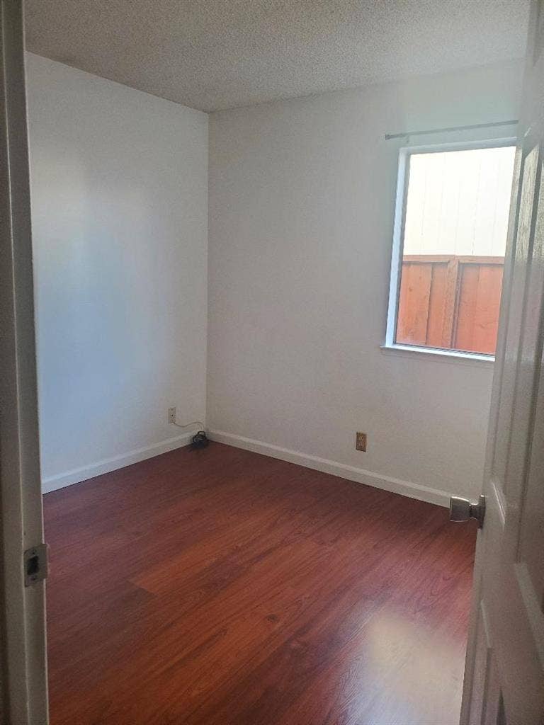 Room for Rent – Tully & Lucretia