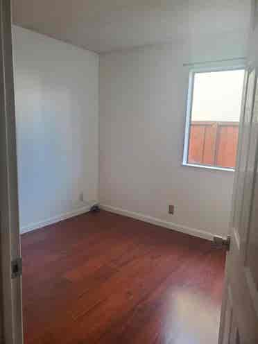 Room for Rent – Tully & Lucretia