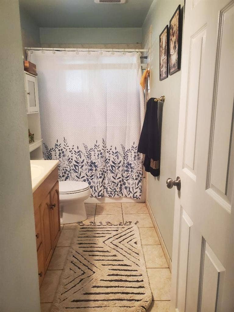 Room for Rent – Tully & Lucretia