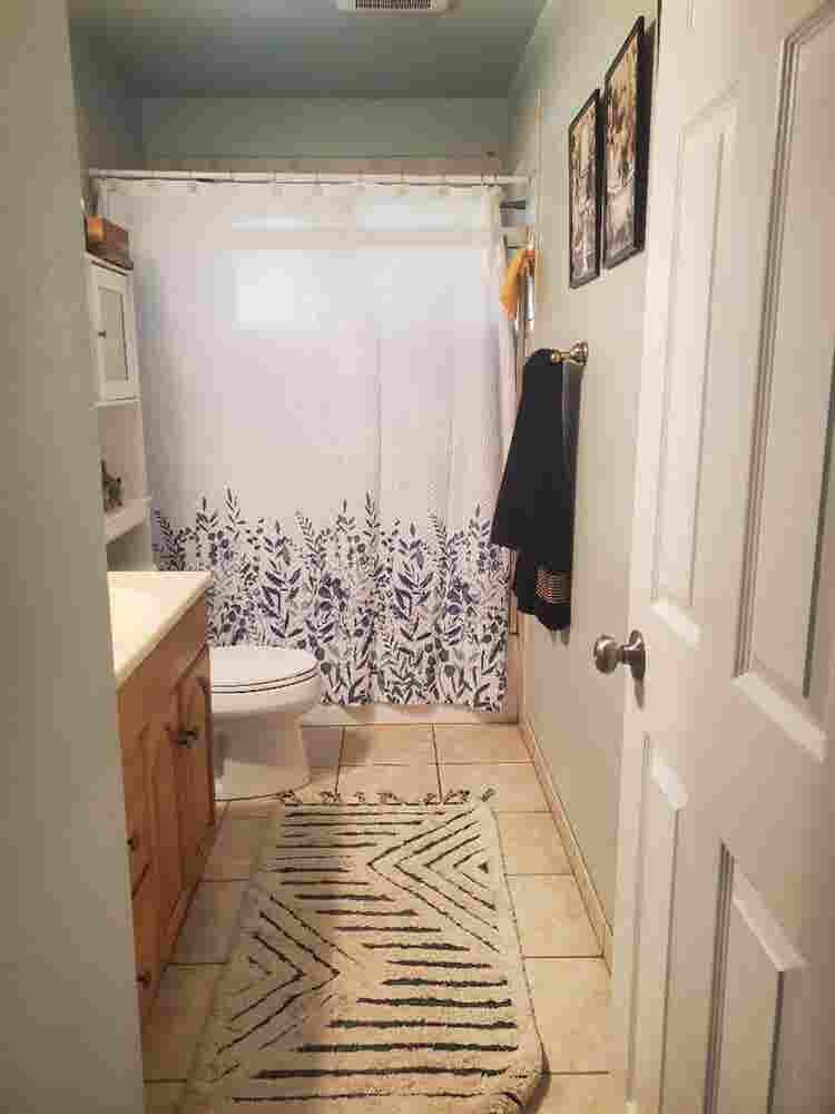 Room for Rent – Tully & Lucretia