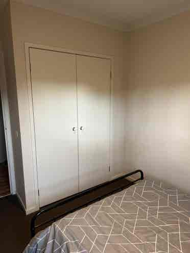 Rent a room in Craigieburn