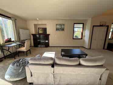 Private room w/ ensuite bath 