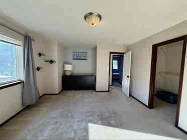 Private room w/ ensuite bath 