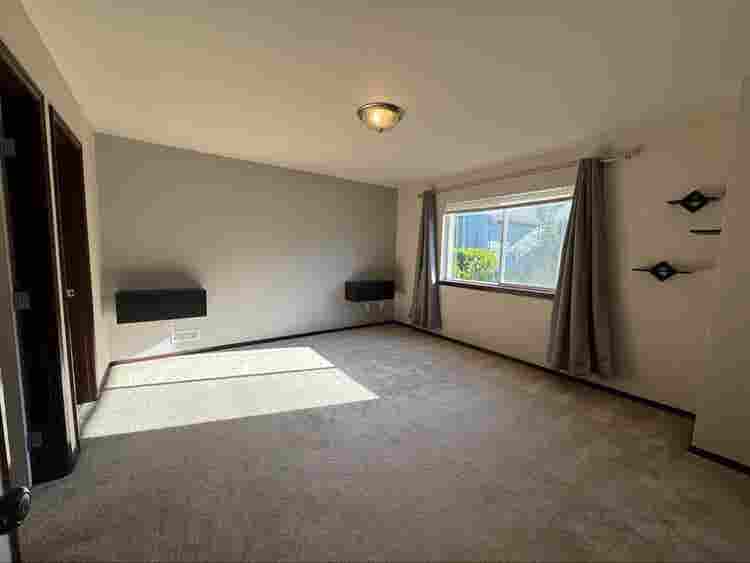 Private room w/ ensuite bath 