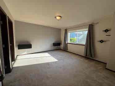 Private room w/ ensuite bath 