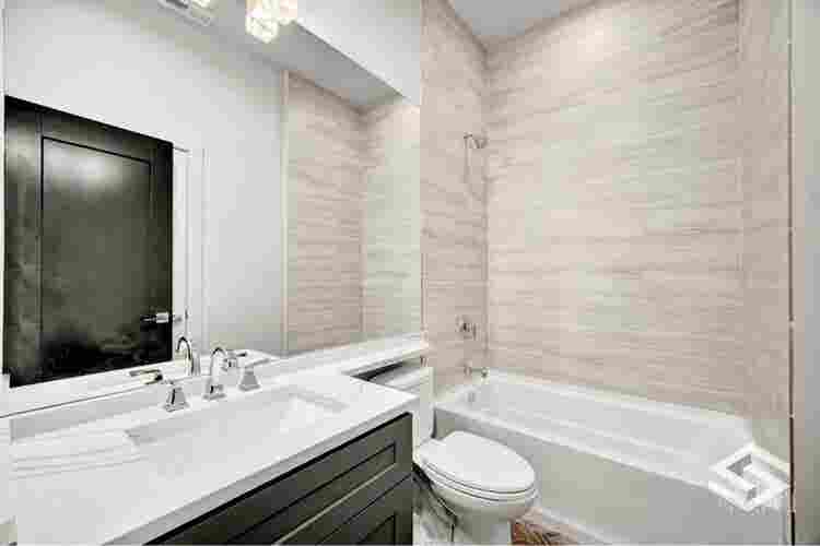 North Kenwood Duplex-Up Penthouse!