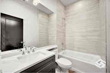 North Kenwood Duplex-Up Penthouse!