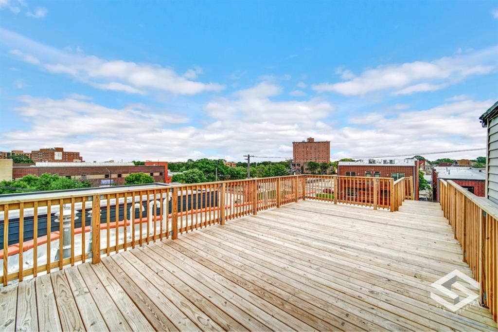 North Kenwood Duplex-Up Penthouse!