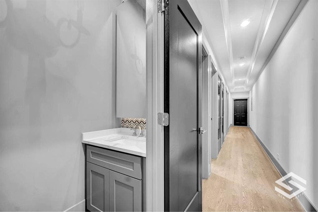 North Kenwood Duplex-Up Penthouse!