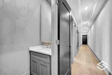 North Kenwood Duplex-Up Penthouse!