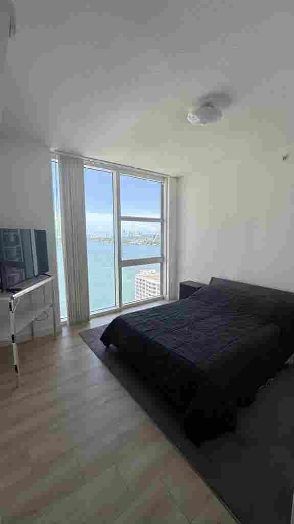 Fully furnished room in Edgewater