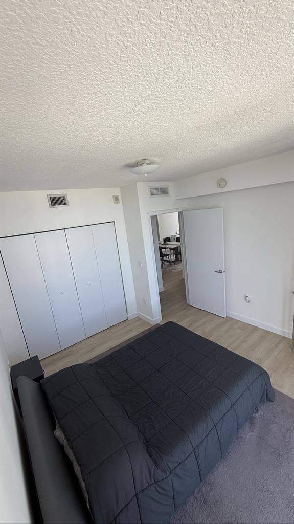 Fully furnished room in Edgewater
