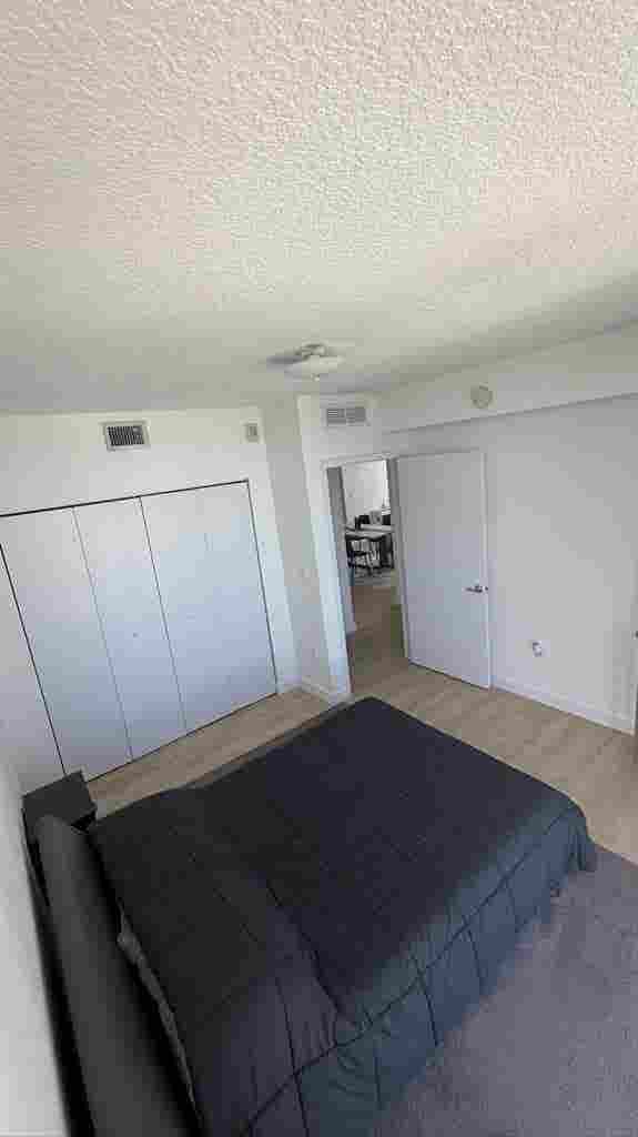 Fully furnished room in Edgewater