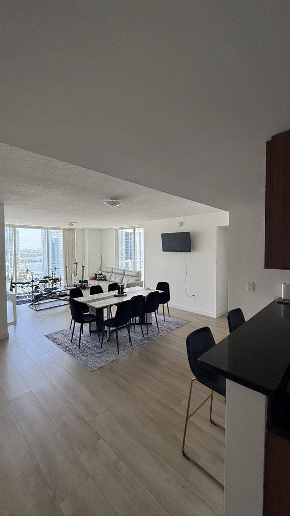 Fully furnished room in Edgewater