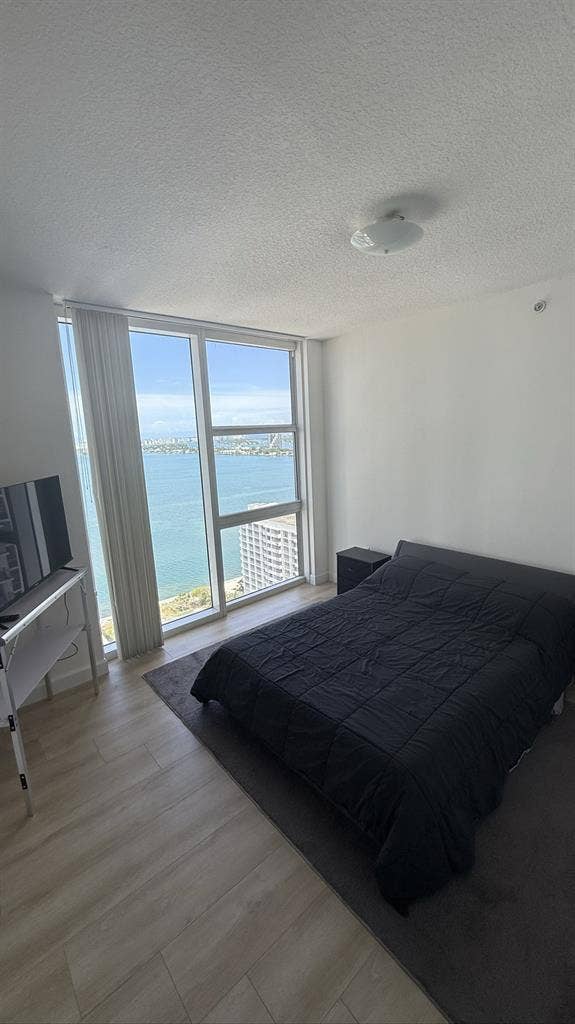 Fully furnished room in Edgewater