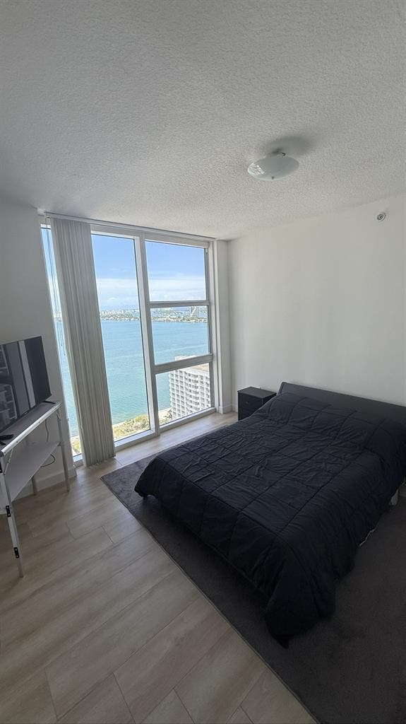 Fully furnished room in Edgewater