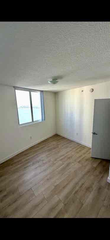 Room for rent in Edgewater-Miami