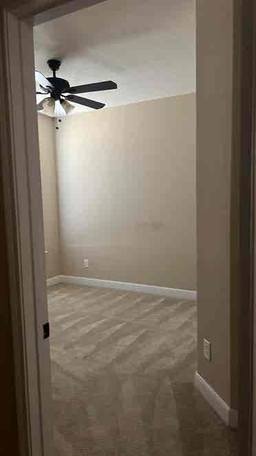 Bedroom for rent utilities included