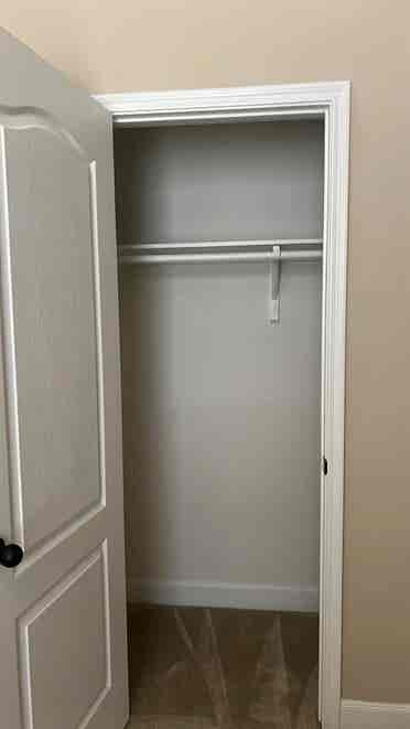 Bedroom for rent utilities included