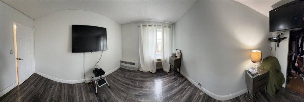 Huge 1 bedroom in Manhattan LES