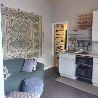 Cozy, furnished and utilities