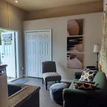 Cozy, furnished and utilities