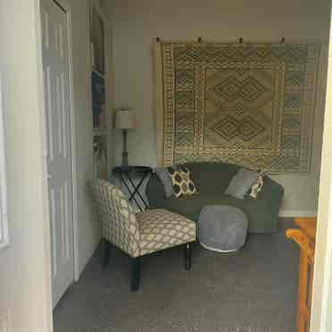 Cozy, furnished and utilities
