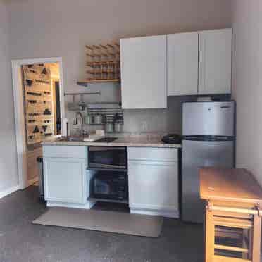 Cozy, furnished and utilities