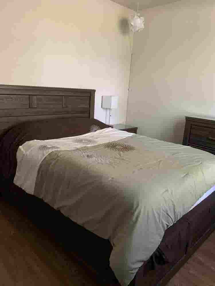 Furnished room w/ private bathroom