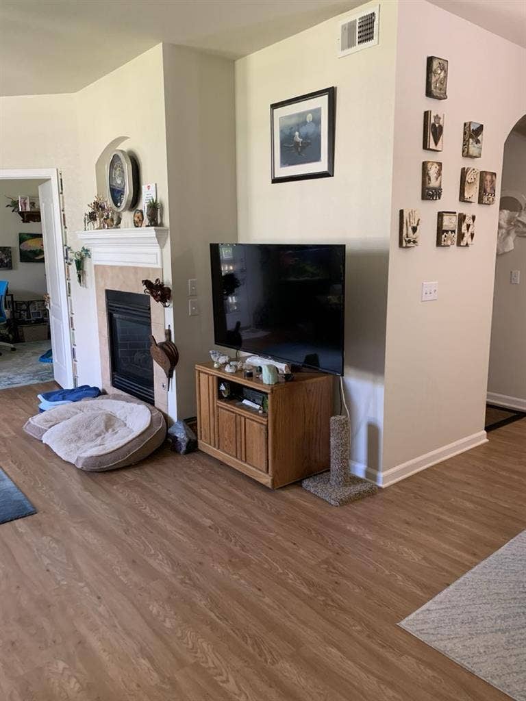 Furnished room w/ private bathroom