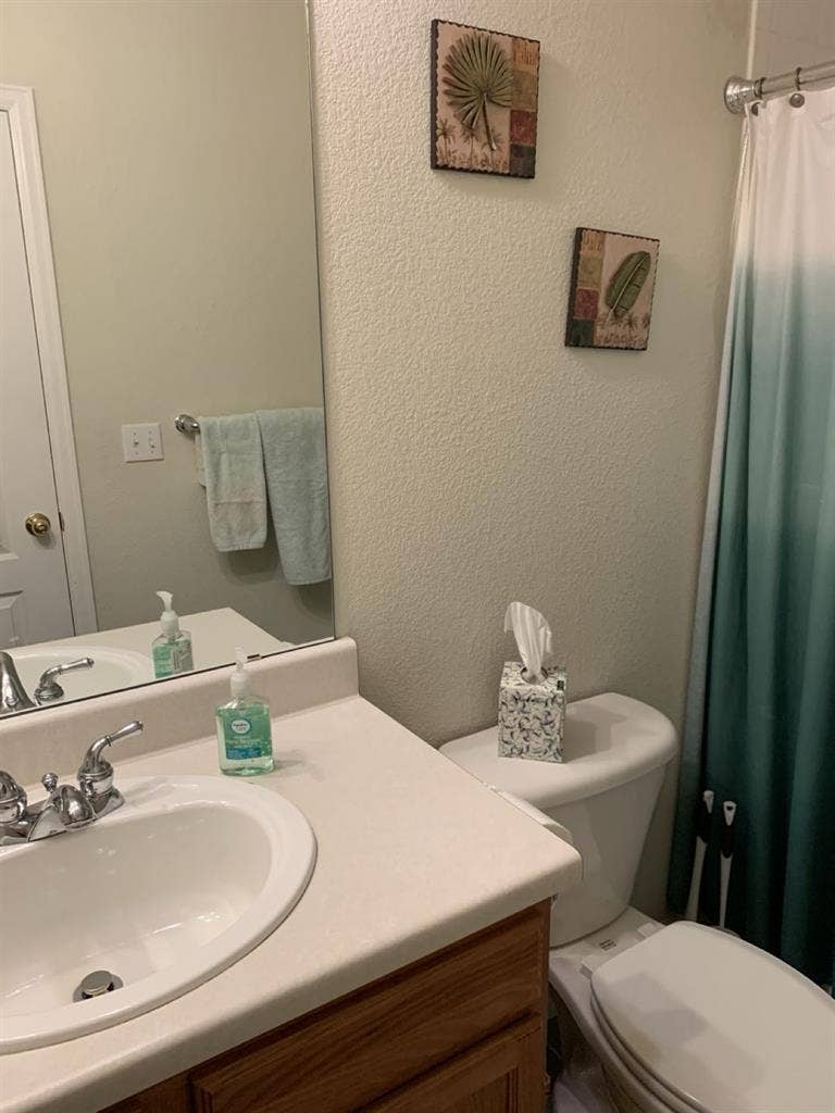 Furnished room w/ private bathroom