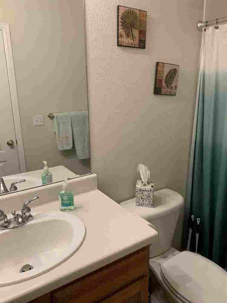 Furnished room w/ private bathroom