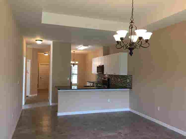LOOKING FOR A ROOMATE!