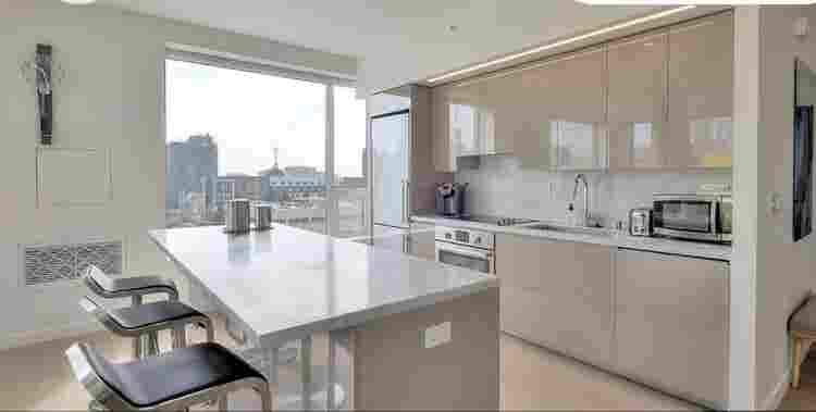 Room available in DTLA apartment!