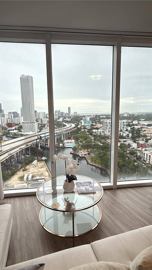 Room in Miami River brikell