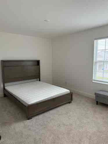 Looking for a female roommate