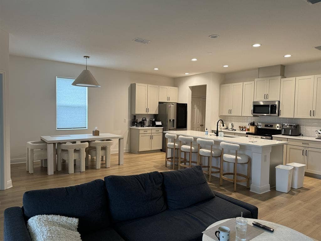 Looking for a female roommate