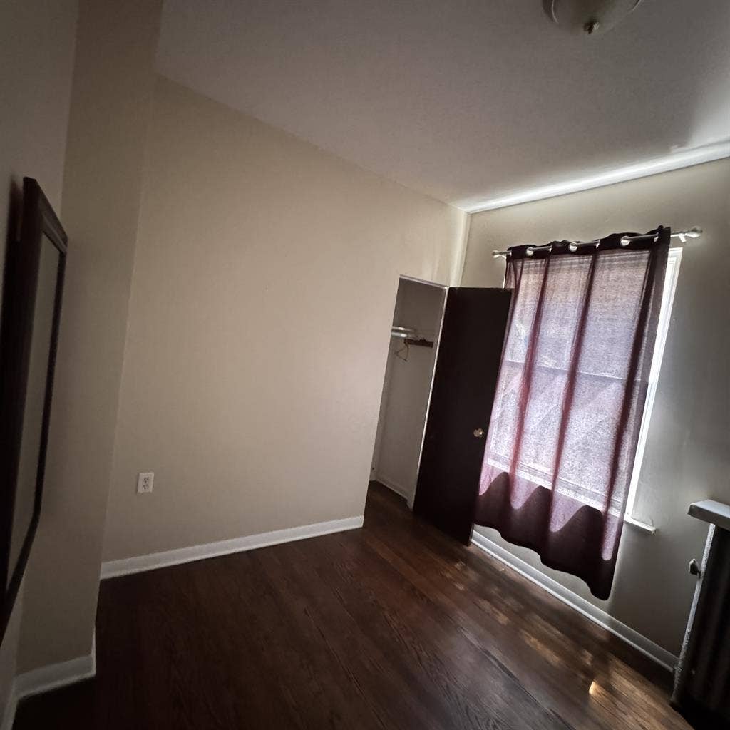 Room for Rent -great Location