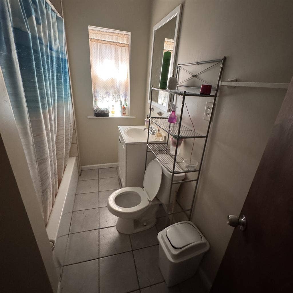 Room for Rent -great Location