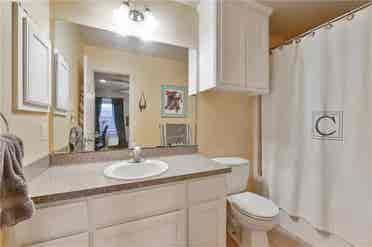 Looking for a sweet female roomie