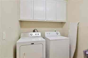 Looking for a sweet female roomie