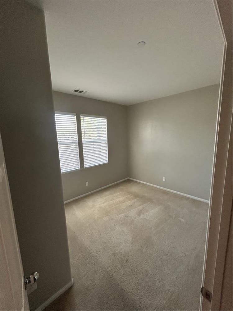 Room in Lake Elsinore