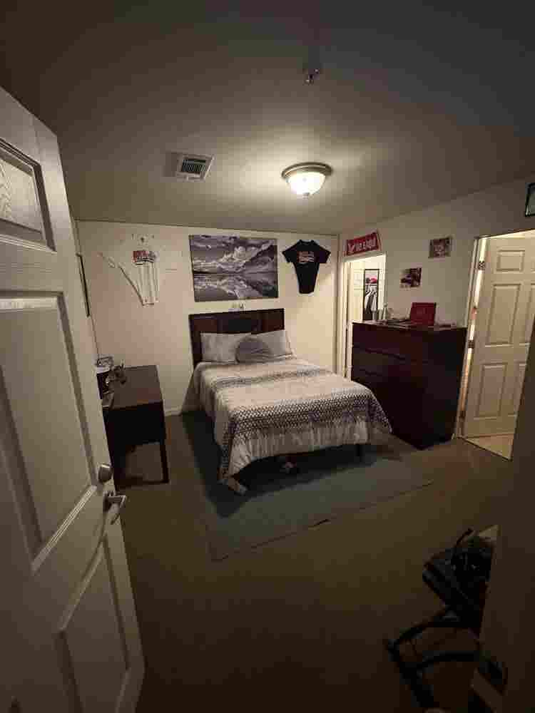 Looking for someone to Sublet.